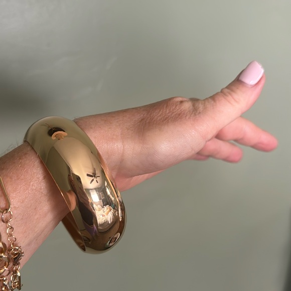 Gold Bangle Bracelet - Picture 5 of 7